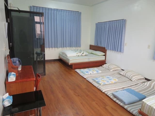 8 People Room, Shared Bathroom