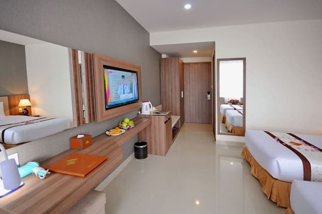 Senior Room, City View