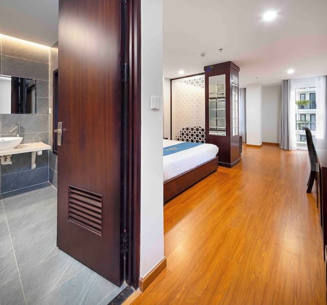 Premier Double Room, Balcony, City View