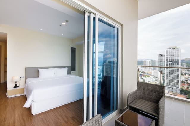 2 Bedroom Deluxe Club Suite Mountain View