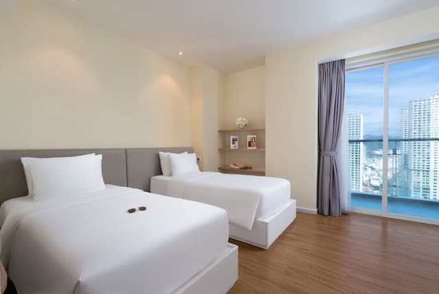 2 Bedroom Deluxe Club Suite Mountain View
