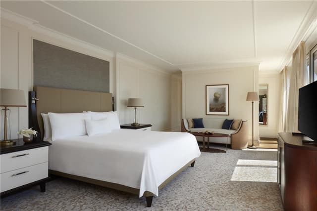 KING JUNIOR SUITE WITH CANAL VIEW