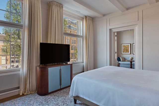 KING ONE BEDROOM SUITE