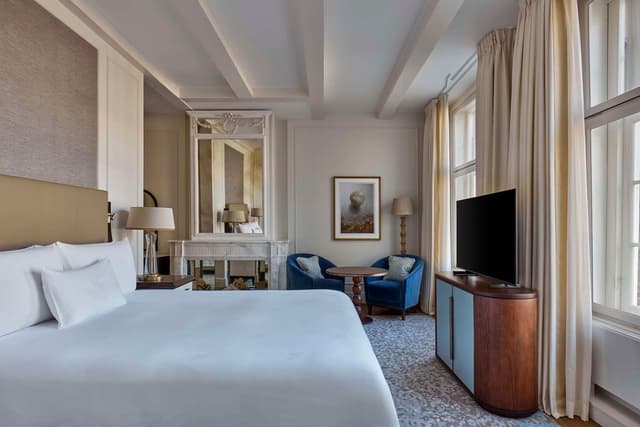 KING ONE BEDROOM SUITE