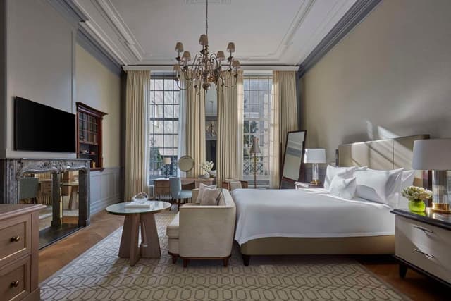 VAN LOON SUITE