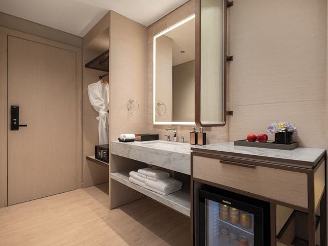 Junior Suite Balcony City View