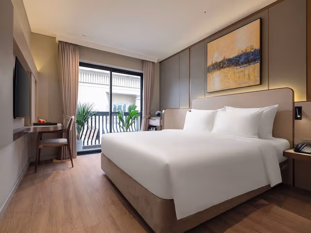 Junior Suite Balcony City View