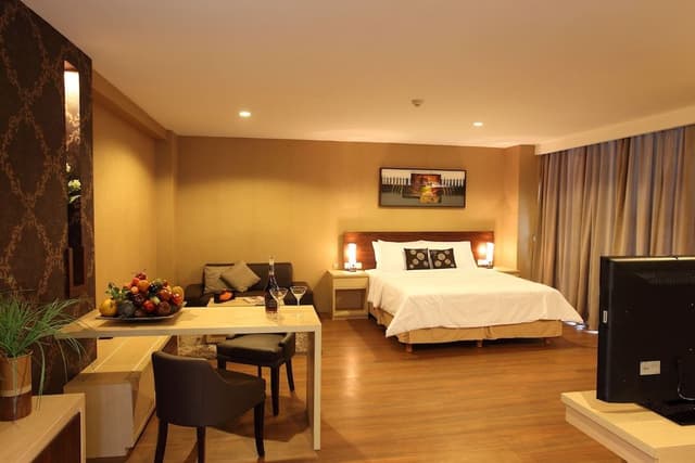 Suite (Includes Free Laundry 2 pcs / day)