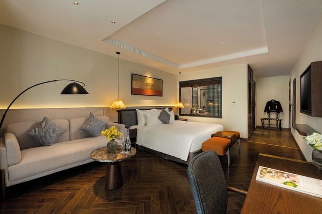 Grand Suite, 1 King Bed, Balcony, City View
