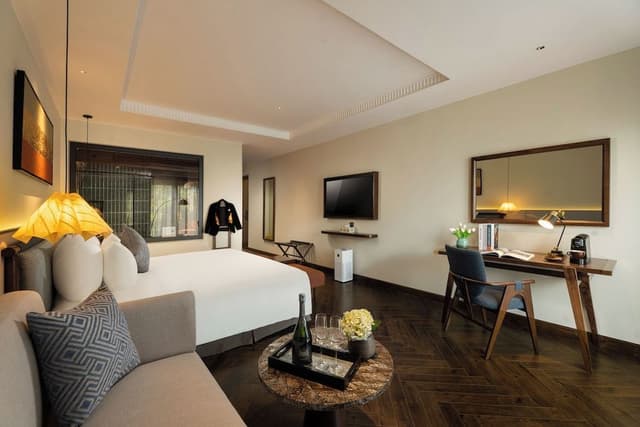 Grand Suite, 1 King Bed, Balcony, City View