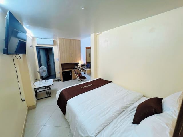 Standard Room, 1 King Bed, Non Smoking, No Windows