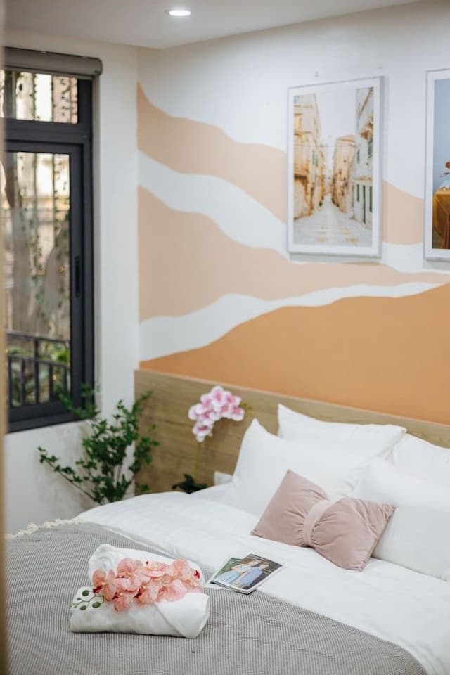 Gallery Apartment, Balcony, Courtyard View