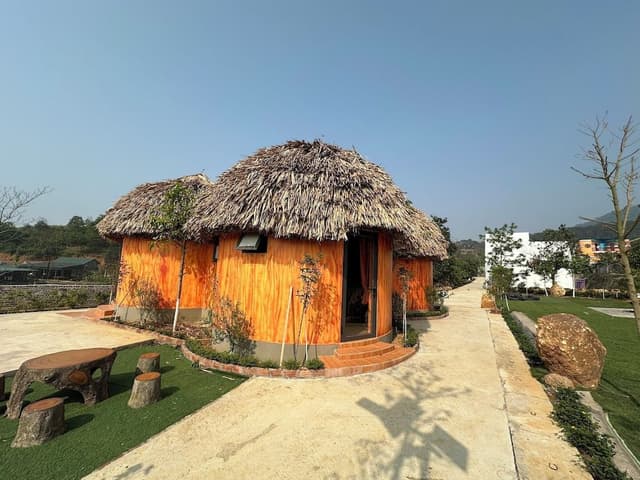Twin Room, 1 King Bed, Courtyard Area