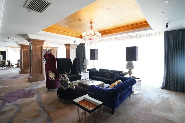 Presidential Suite, Smoking
