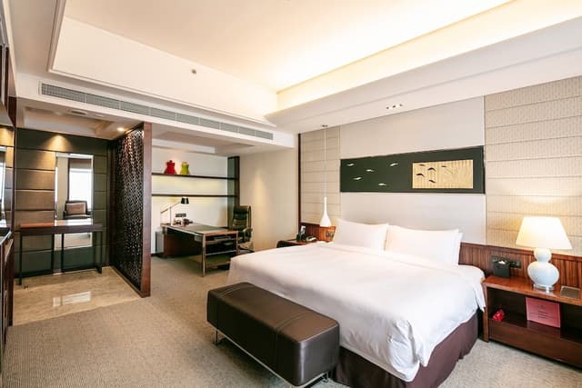 Junior Suite, 1 King Bed