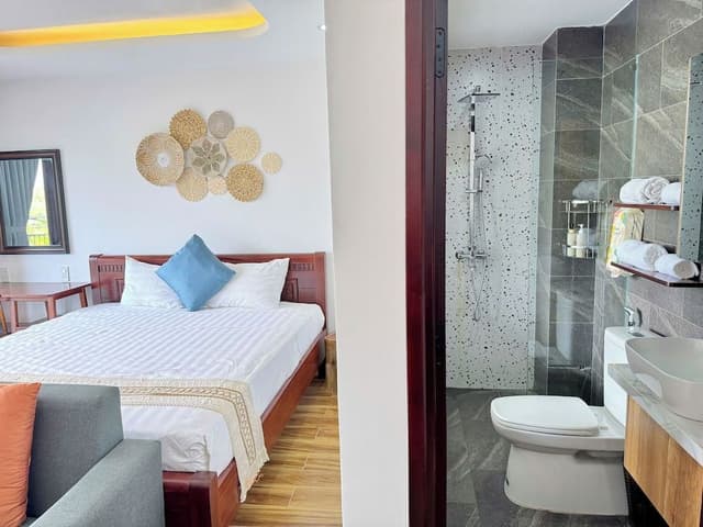 Panoramic Double Room, 1 King Bed, Balcony, River View