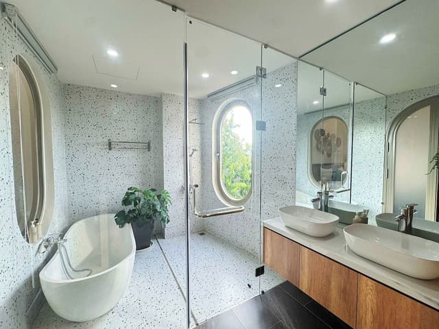 Deluxe Studio, Non Smoking, Bathtub