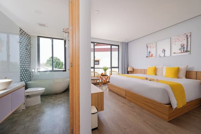 Deluxe Room, Bathtub