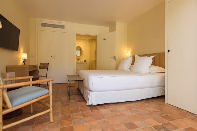 Junior Suite, 1 Queen Bed with Sofa bed