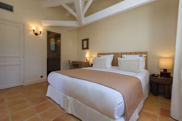 Junior Suite, 1 Queen Bed with Sofa bed