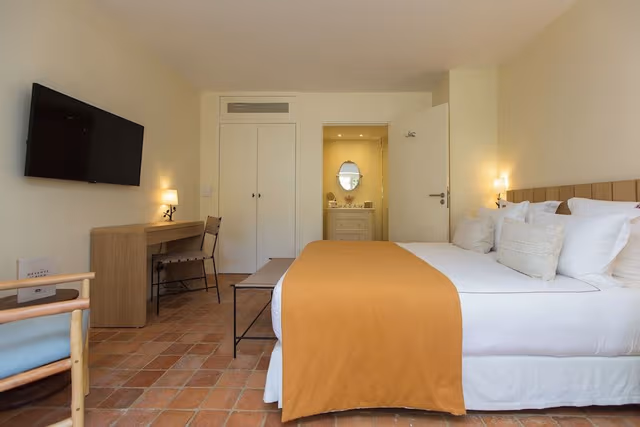 Junior Suite, 1 Queen Bed with Sofa bed