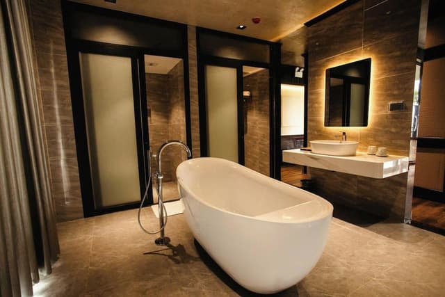 Bungalow, Bathtub