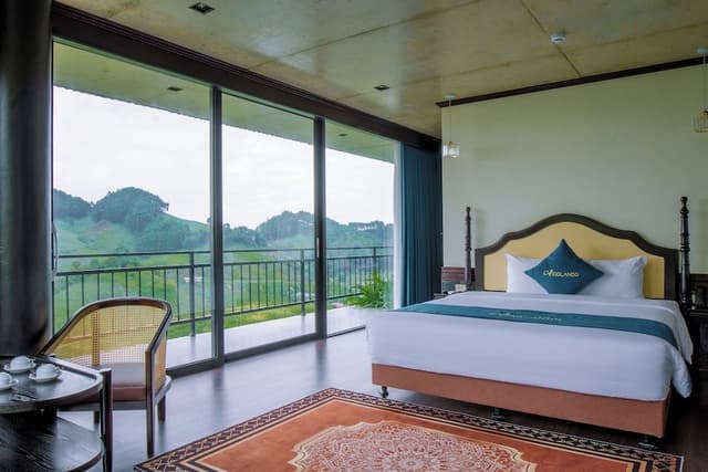 Bungalow, Balcony