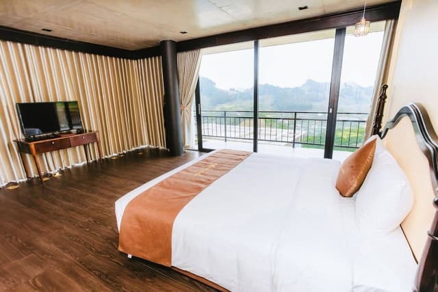 Bungalow, Balcony