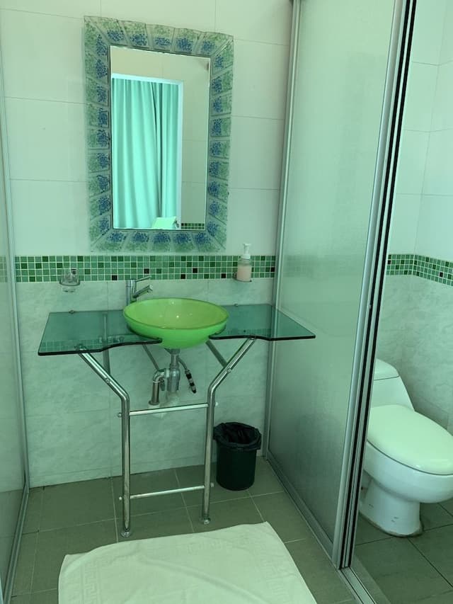 2 Bedroom Apartment - 1 King & 1 Single Bed