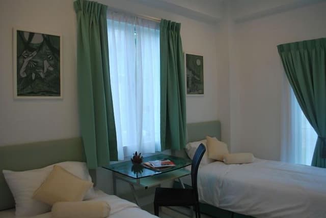 2 Bedroom Apartment - 1 King & 2 Single Beds