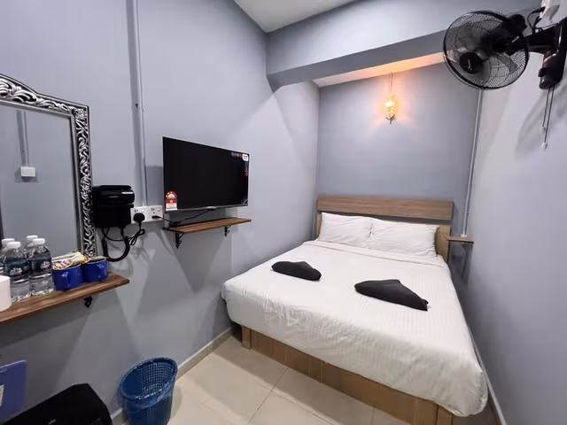 Standard Queen Without Window