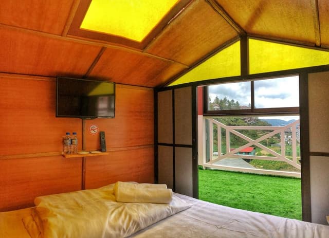 Queen Bed Chalet Mountain View