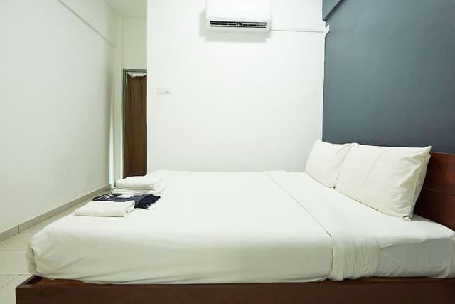 Deluxe King with balcony Sea view