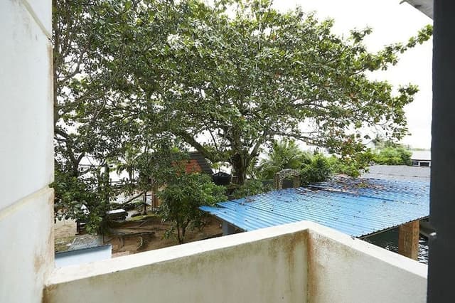 Deluxe King with balcony Sea view