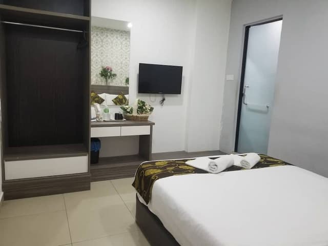Deluxe Double Room, 1 Queen Bed, No Windows