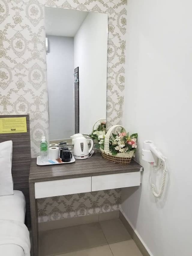 Twin Room, 2 Twin Beds, No Windows