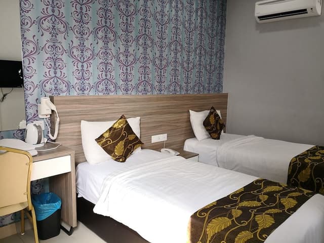 Twin Room, 2 Twin Beds, No Windows