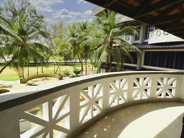 3-Bedroom Beach View Unit with Balcony