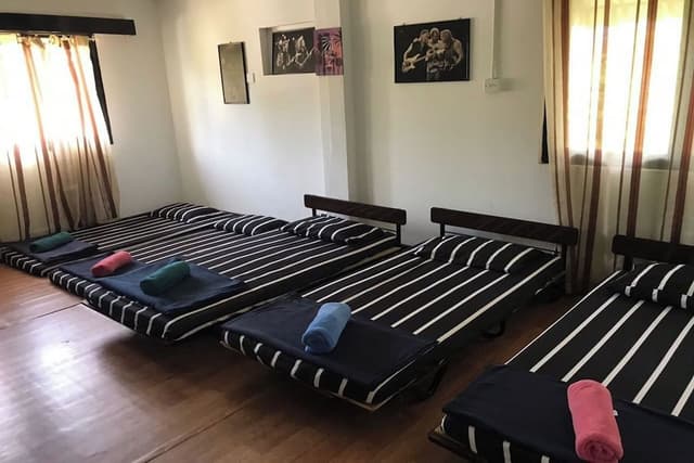 Quad room - single bed 5 pax(Backpacker)