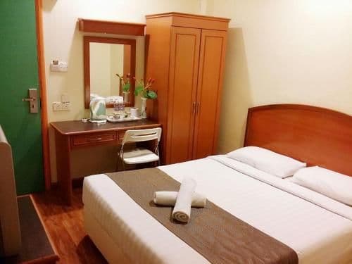 Queen Bed Room