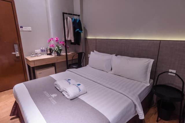 Standard Queen Room