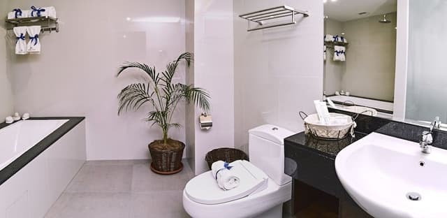 Signature Suite, 1 King Bed, City View