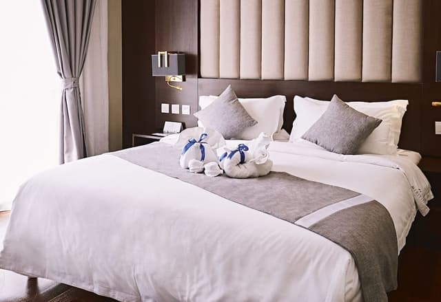 Executive Suite, 1 King Bed, City View