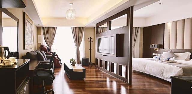 Signature Suite, 1 King Bed, City View
