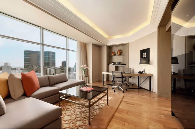 1 KING 1 BEDROOM EXECUTIVE FLOOR SUITE