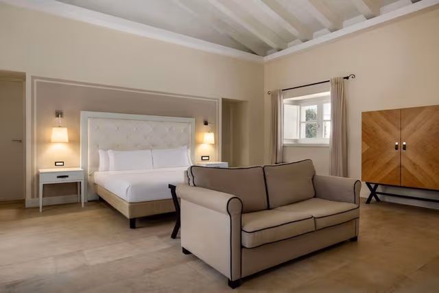 Junior Suite, 1 Queen Bed with Sofa bed