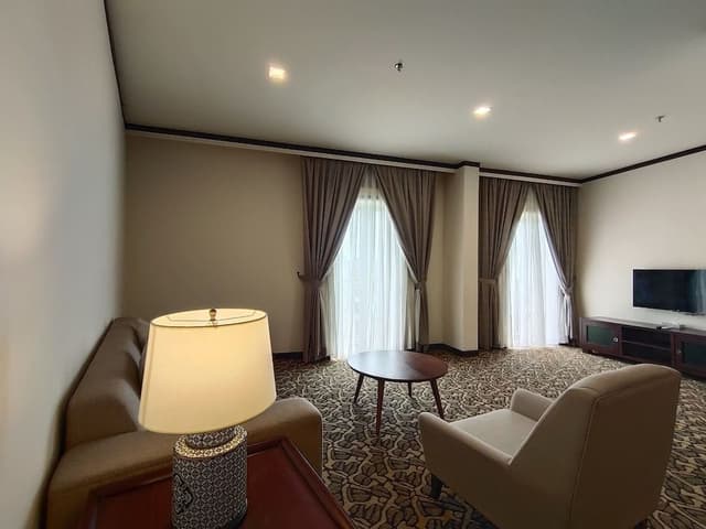 Riviera Premier King Suite