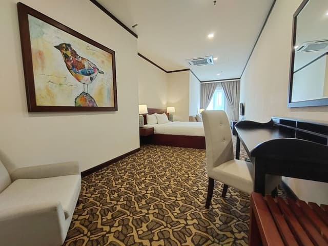 Riviera Deluxe King Suite
