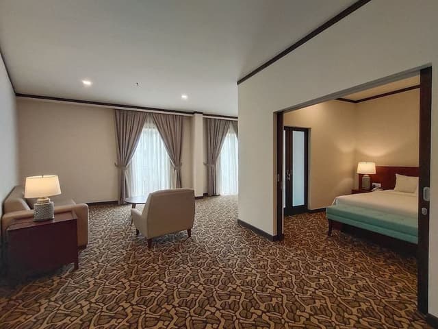 Riviera Premier King Suite