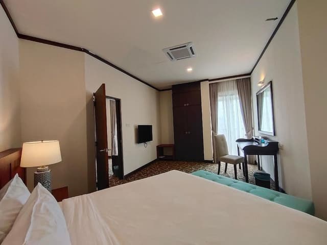 Executive Suite
